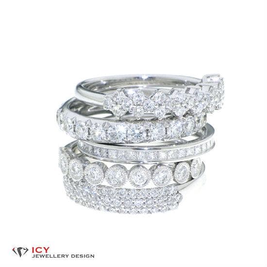 18K/W Diamond Band Ring