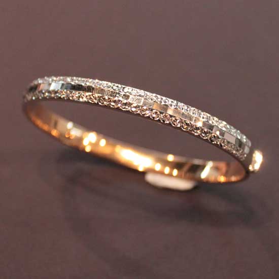 18K White Gold Bangle