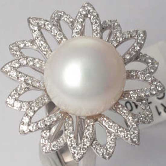 18K White Gold Ring
