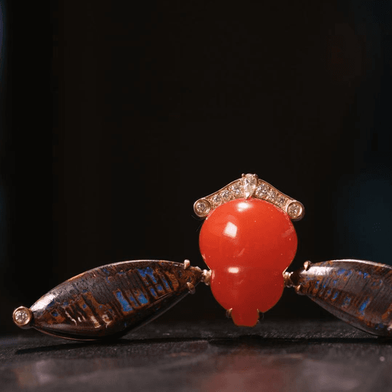 18k gold agate brooch