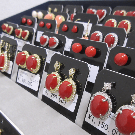 Gold / Pt Red coral Earring