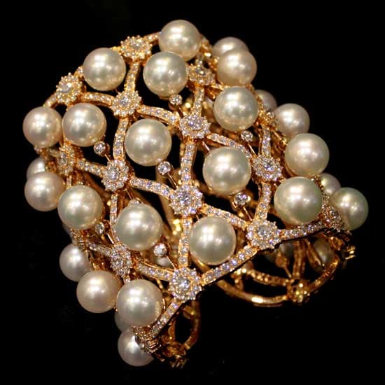 Ladies' Pearl Bangle